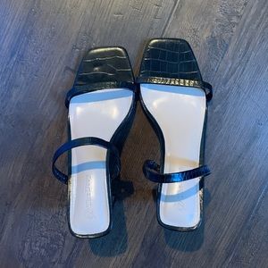 Heeled black sandals from Amazon brand: The Drop